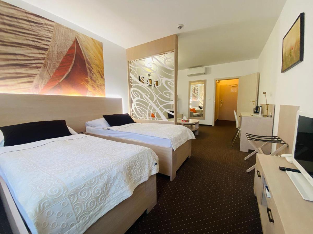 Hotel Slameny Dom & Spa Malá Ida エクステリア 写真