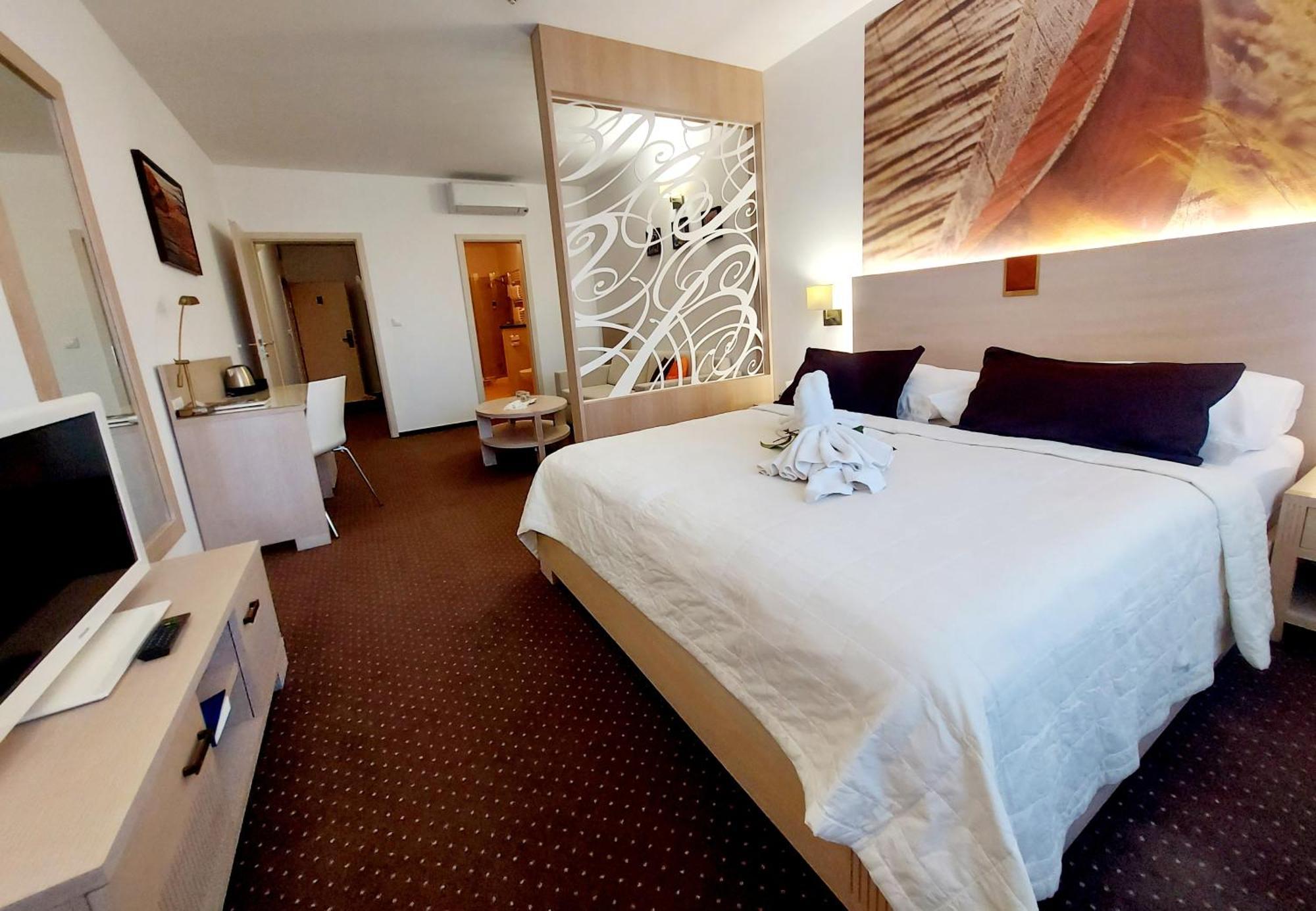 Hotel Slameny Dom & Spa Malá Ida エクステリア 写真