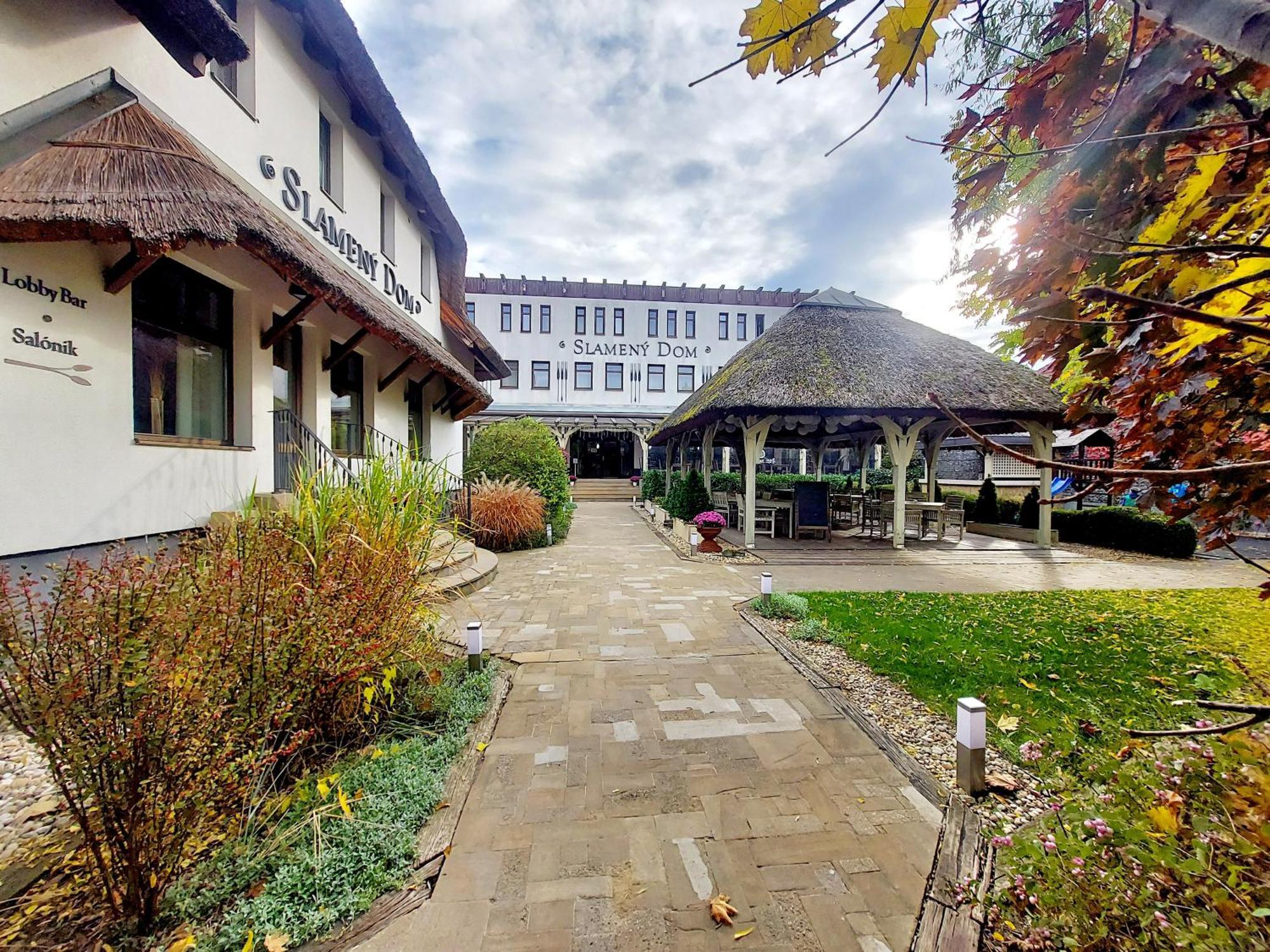 Hotel Slameny Dom & Spa Malá Ida エクステリア 写真