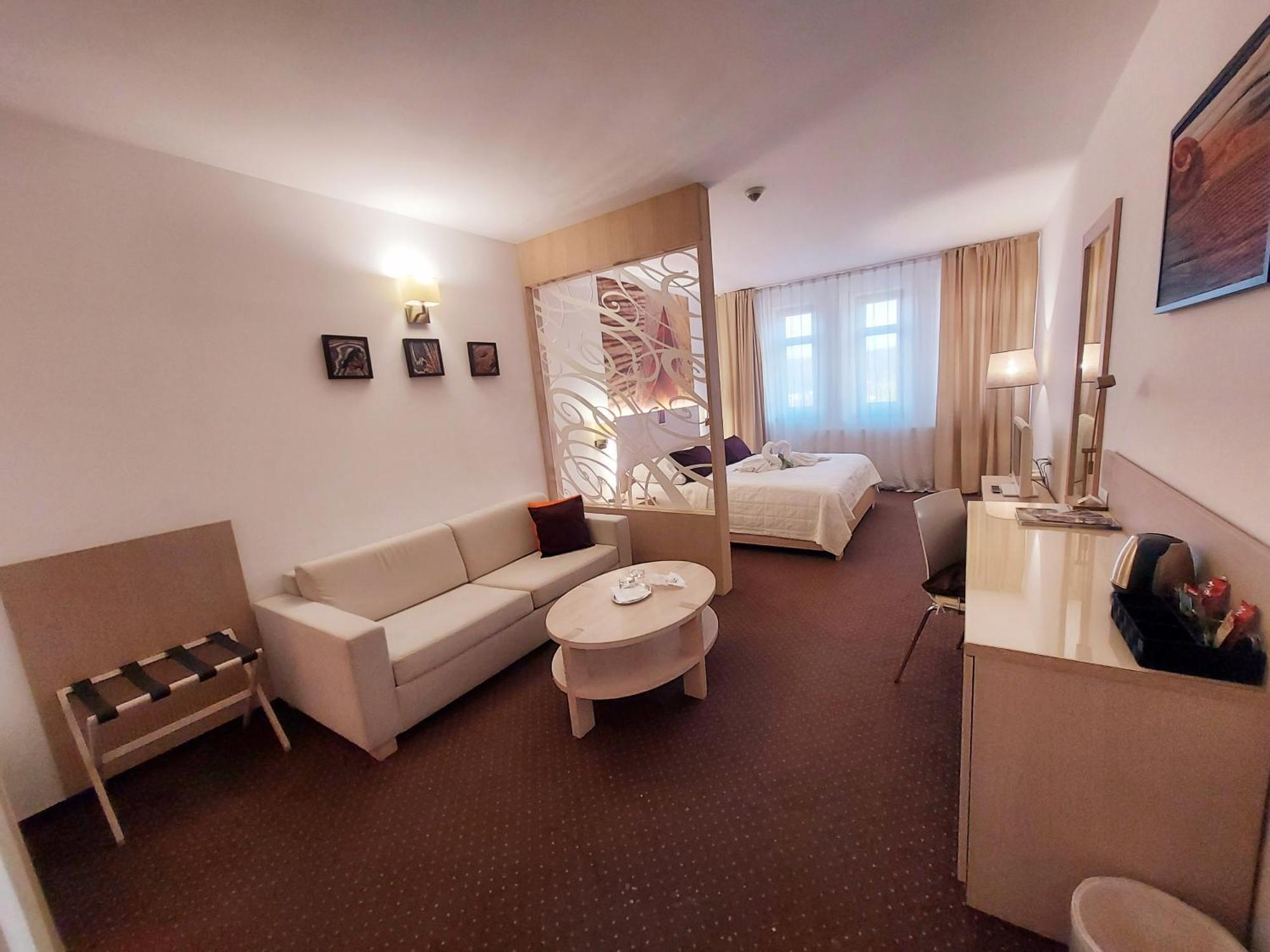 Hotel Slameny Dom & Spa Malá Ida エクステリア 写真