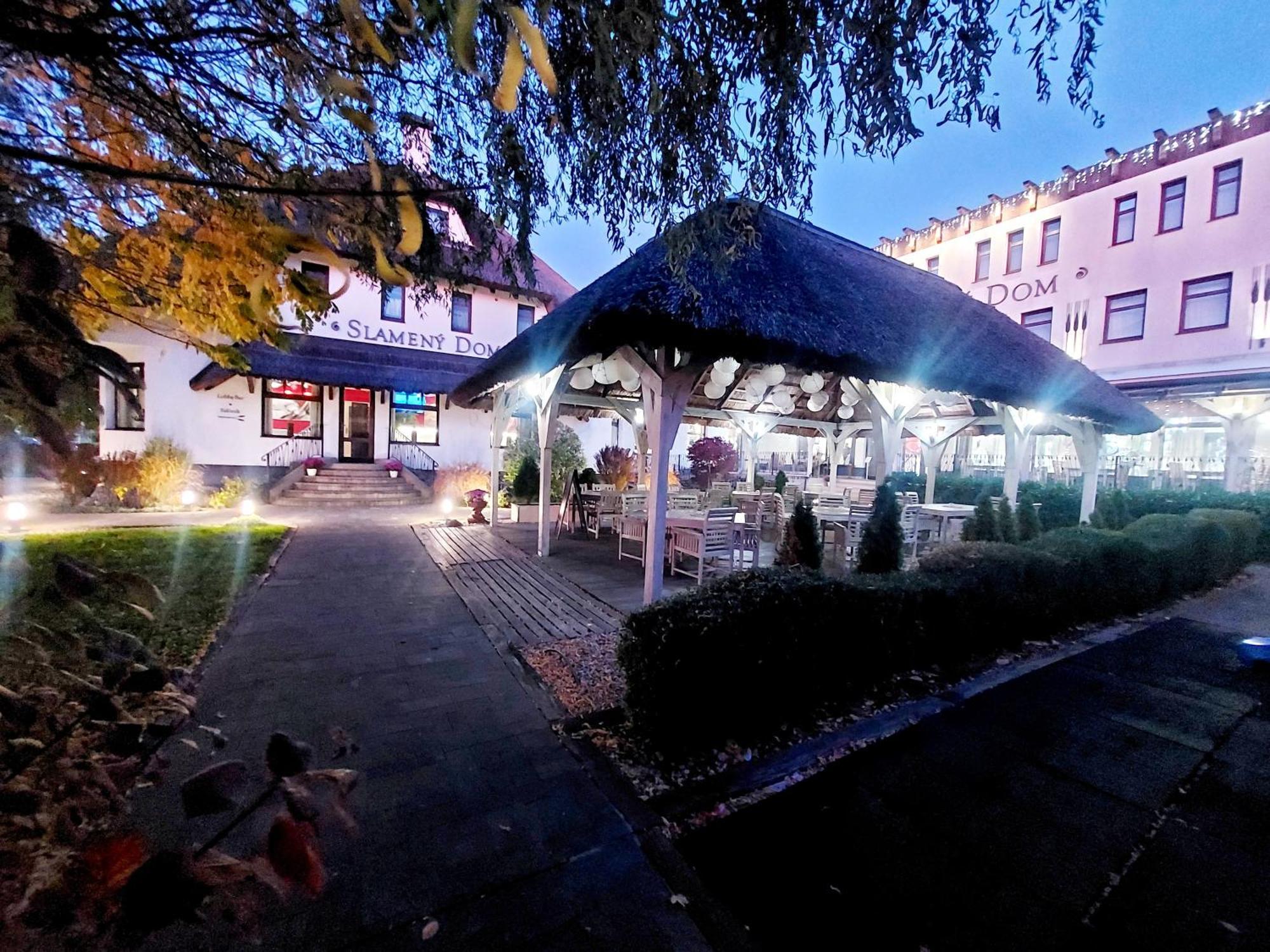 Hotel Slameny Dom & Spa Malá Ida エクステリア 写真