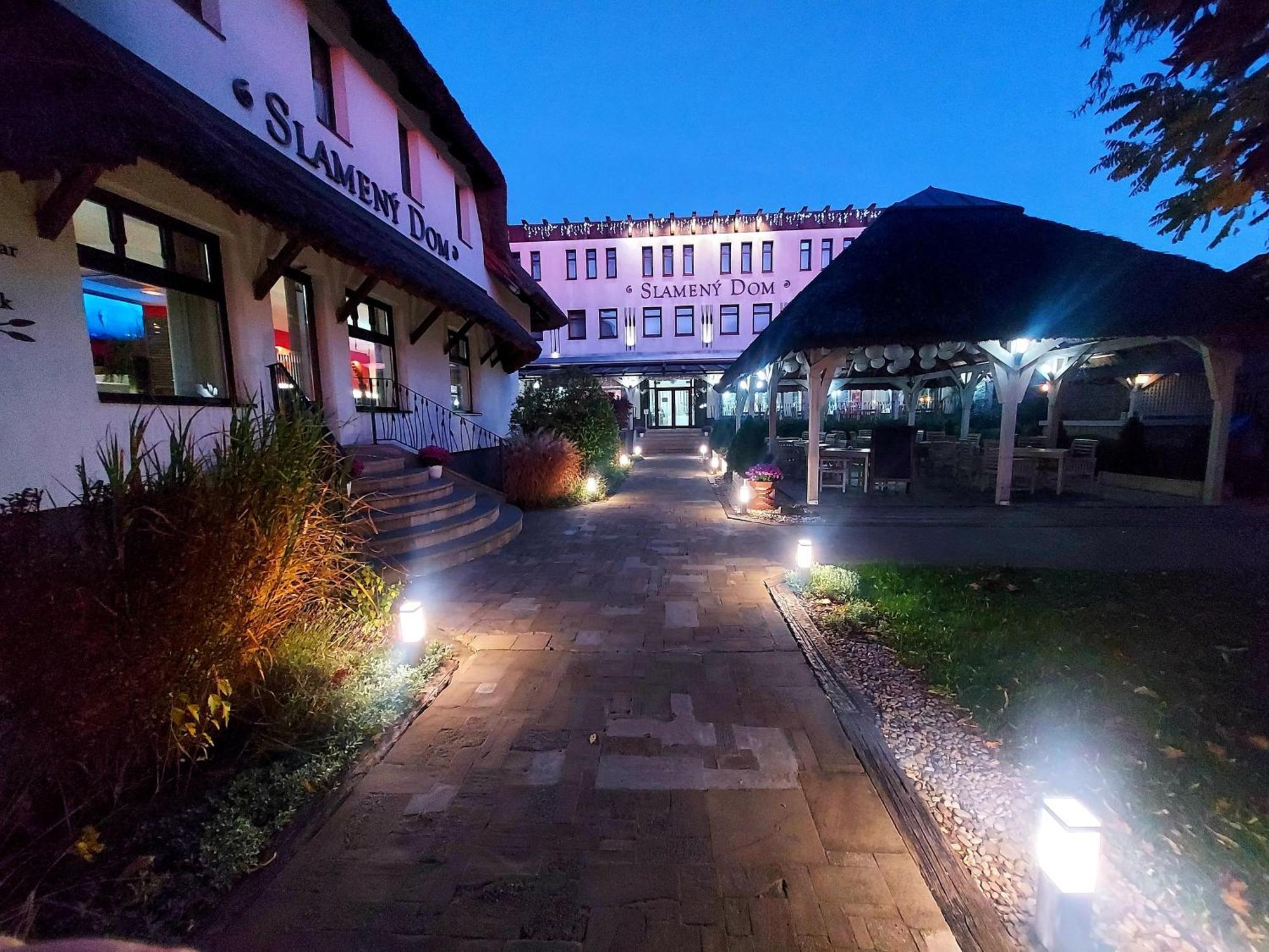 Hotel Slameny Dom & Spa Malá Ida エクステリア 写真