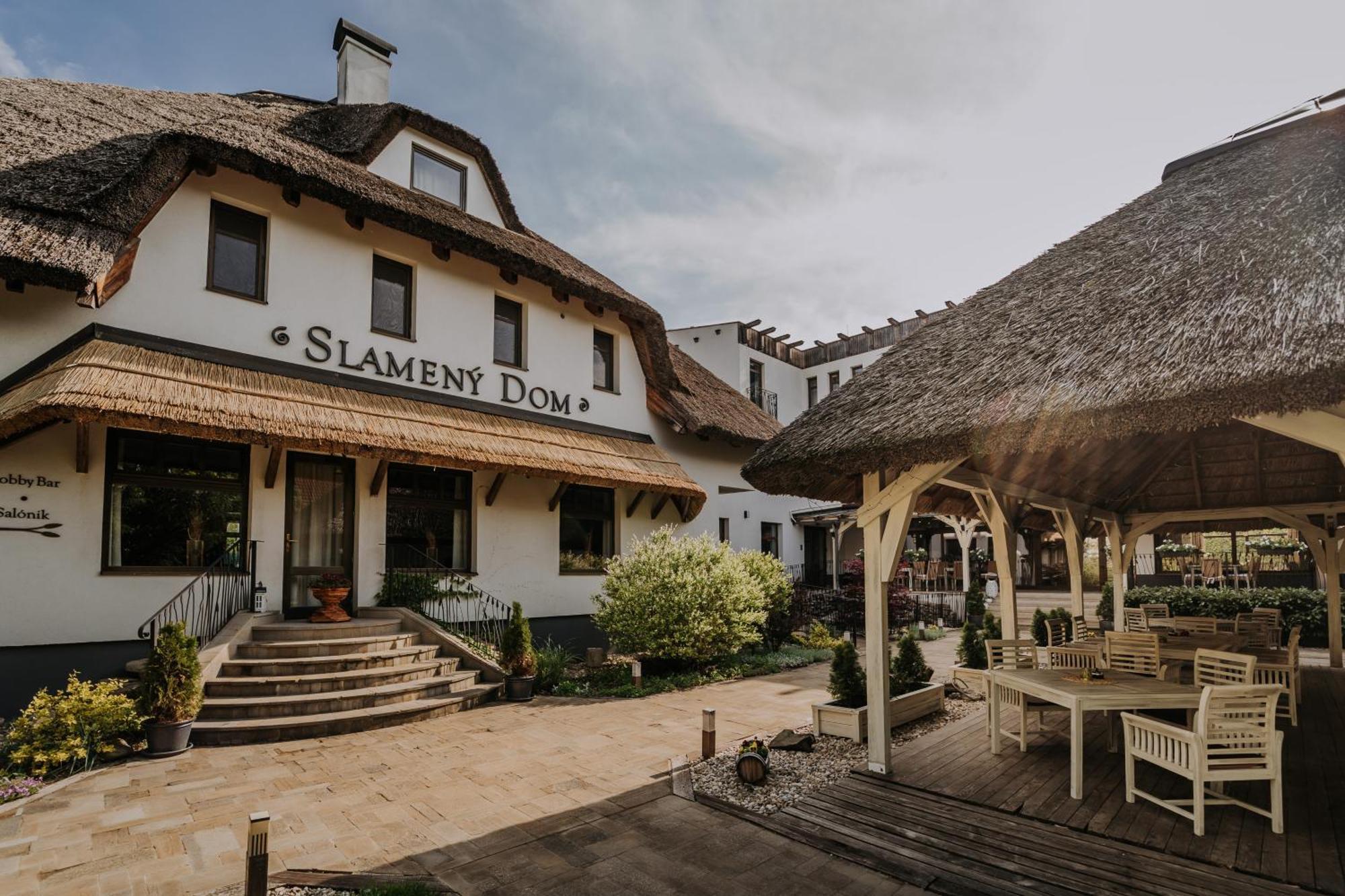 Hotel Slameny Dom & Spa Malá Ida エクステリア 写真