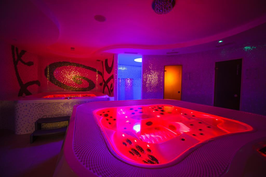 Hotel Slameny Dom & Spa Malá Ida エクステリア 写真