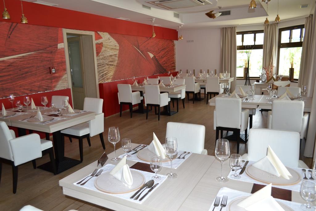 Hotel Slameny Dom & Spa Malá Ida エクステリア 写真